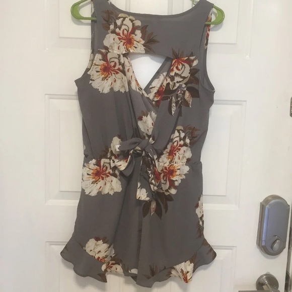 ENTRO Romper - Picture 2 of 8